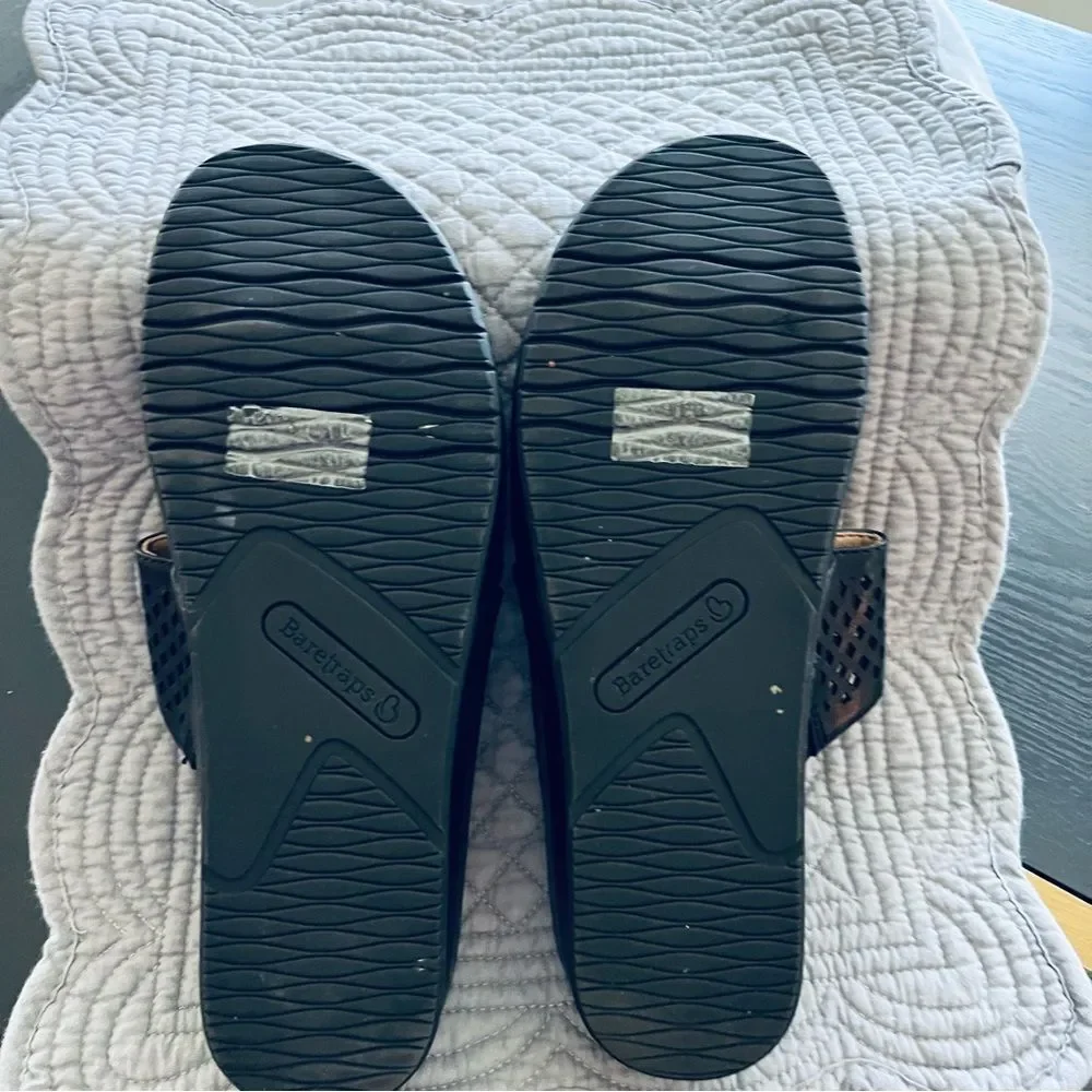 BareTraps Black Leather Flip Flop Sandals Memory Foam Cork Insole Size 9 EUC